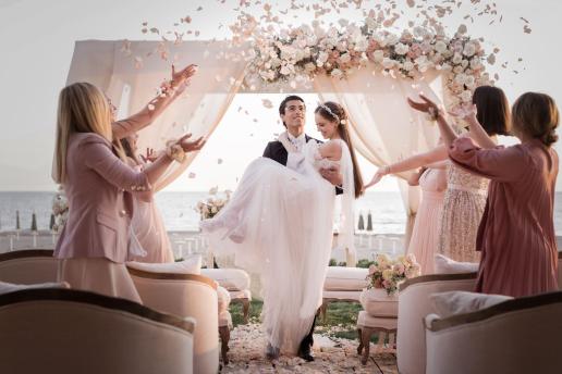 Newlyweds during the wedding in the elegant location of the Oleandri Beach Resort.