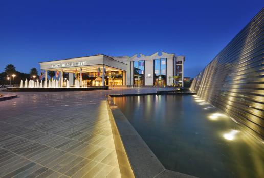 Esterno del Savoy Beach Hotel. 