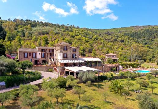 Vista dall'alto dell'hotel.