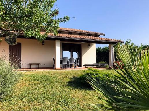 Struttura ricettiva con ambienti accoglienti e servizi per un soggiorno rilassante.