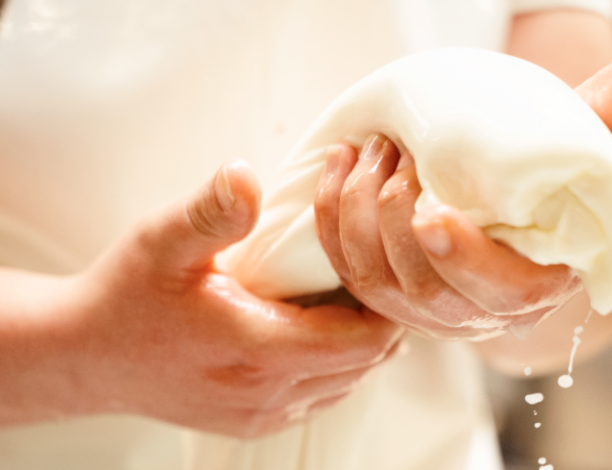 Paestum_Creazione_Mozzarella
