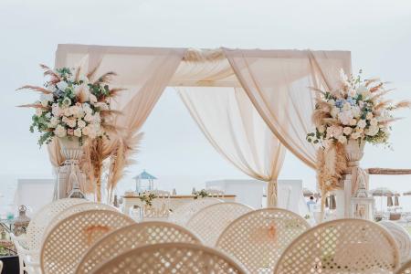 Beach wedding, romantic wedding photography by Oleandri Wedding.