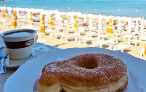 Il bar vista mare.