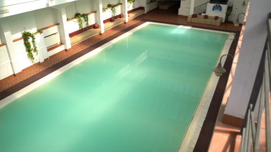 La piscina interna.