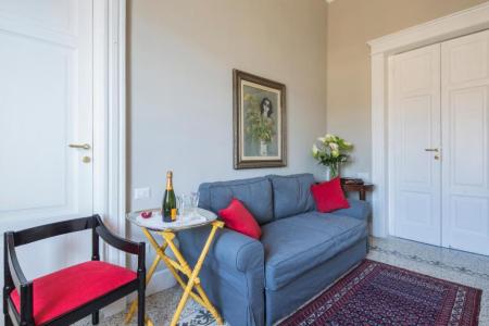 Das Wohnzimmer mit Schlafsofa.