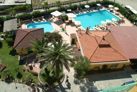 Vista dall'alto delle piscine. 
